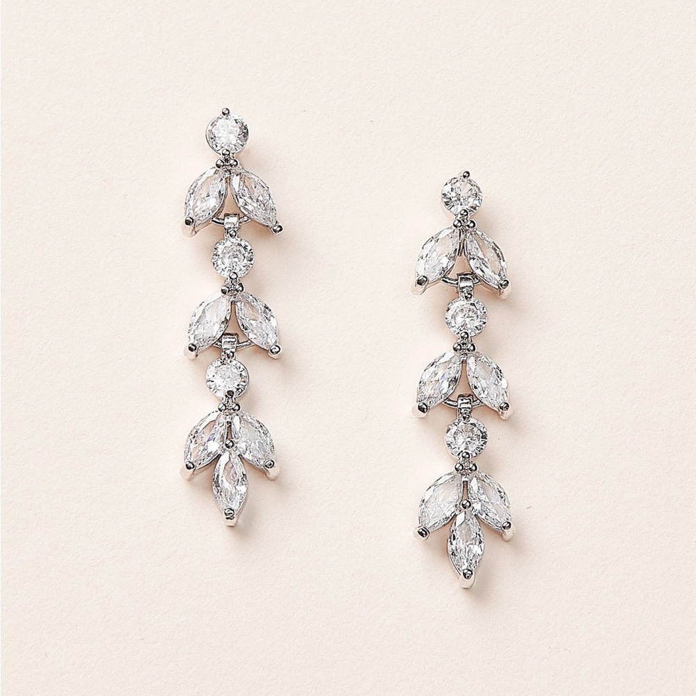 ✨ NWT Dareth Colburn Crystal Drop Earrings – Bridal / Formal ✨ - Picture 2 of 6